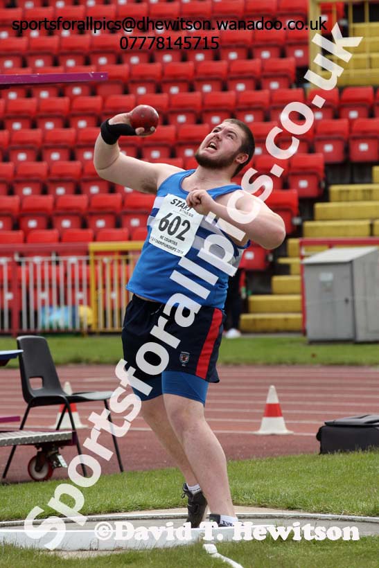 Mens under-20s shot putt, North Eastern Track and Field Champs, Gateshead Stadium. Photo: David T. Hewitson/Sports for All Pics